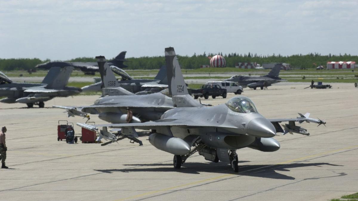 avioane-f-16_22693700