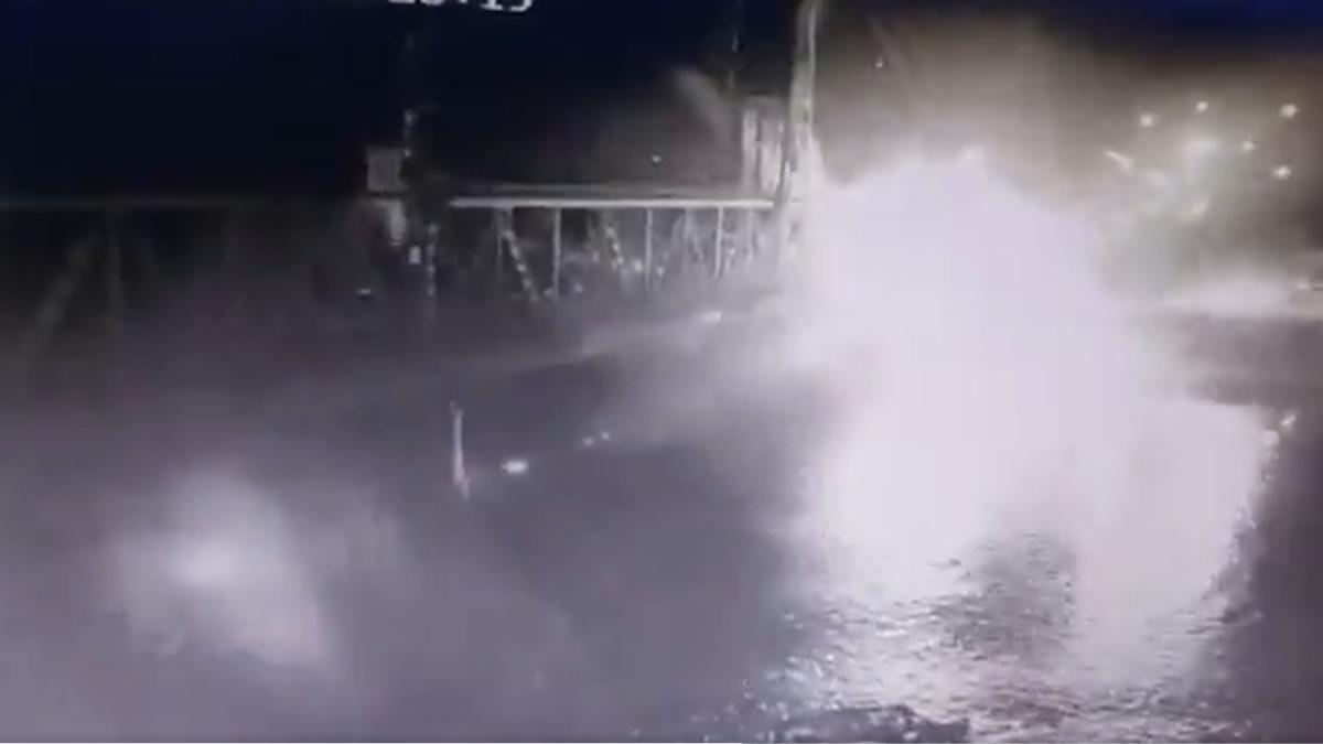 Rusia lovește în premieră cu o dronă de suprafață (Video). Podul ucrainean Zatoka din Odesa, lovit de un USV rus