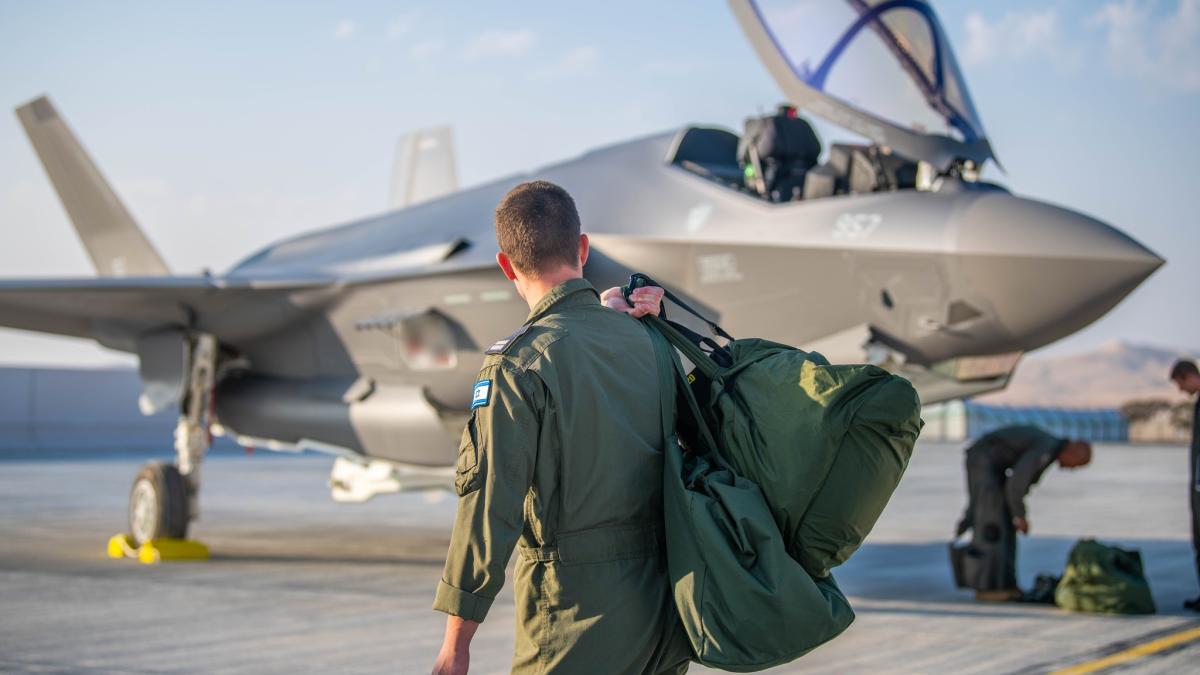 israel-pilot-f-35_57687700