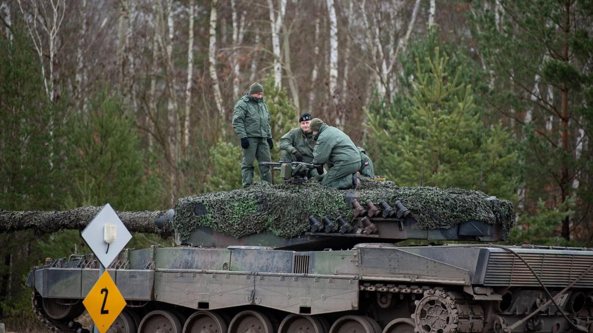 militari_ucraineni_pregatire_operare_tanc_leopard_polonia-02_64037800
