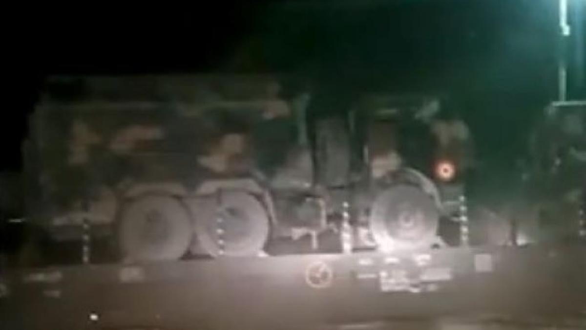 tren-incarcat-cu-tehnica-militar-deraiat_05592900