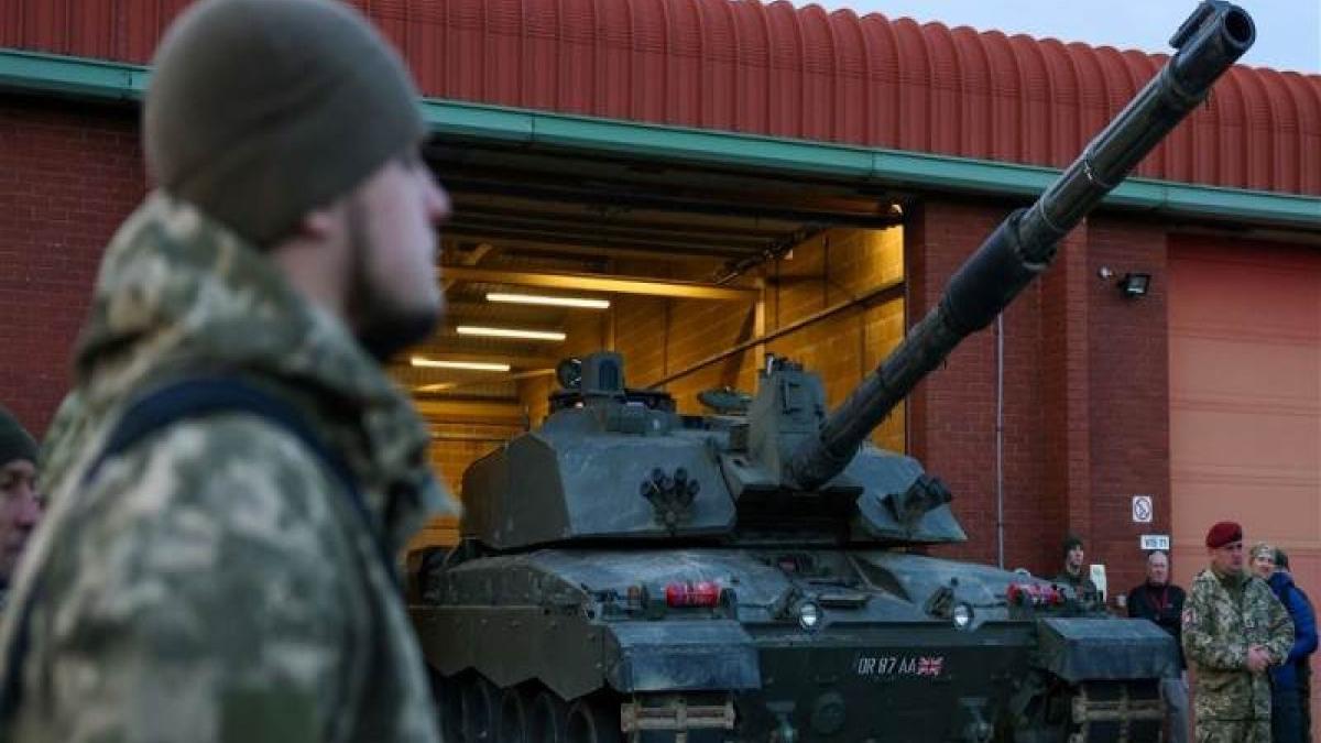 Ministerul britanic al Apărării prezintă o înregistrare video cu tanchiştii ucraineni care operează primele tancuri Challenger 2