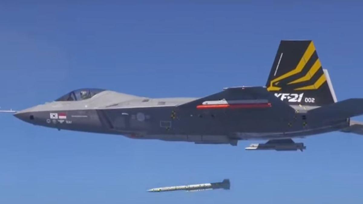 avion-kf-21-lansare-racheta-meteor_06189500