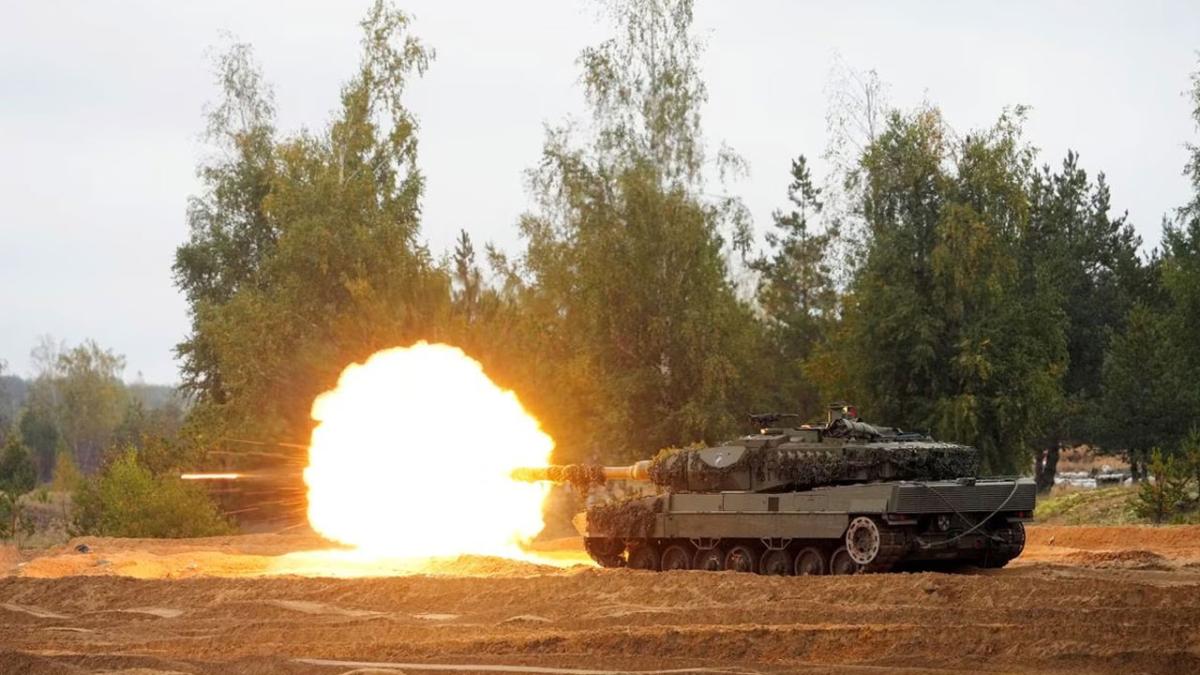 „În Ucraina, Leoparzi în flăcări”. Mașina de fake a Rusiei prezintă arme sovietice drept tancuri germane Leopard distruse în Ucraina