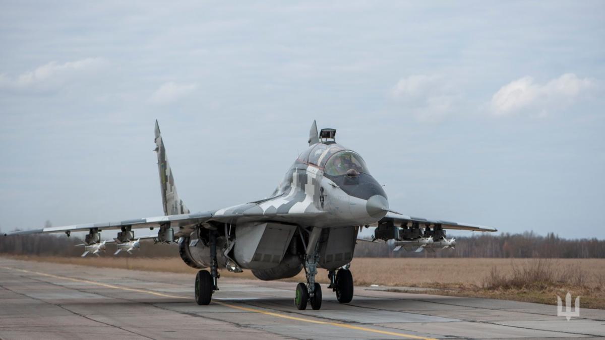 mig-29ub-cu-rachete-r-73_92676100