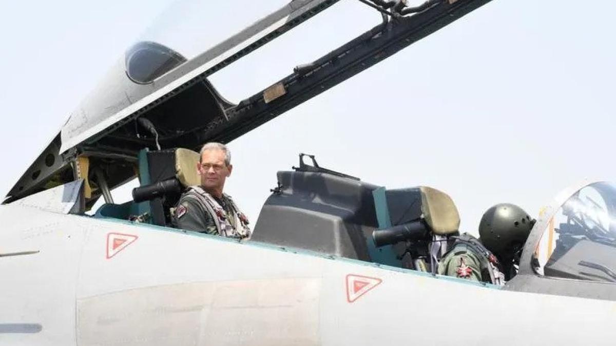 generalul-kenneth-s--wilsbac-la-bordul-unui-su-30-02_45912200