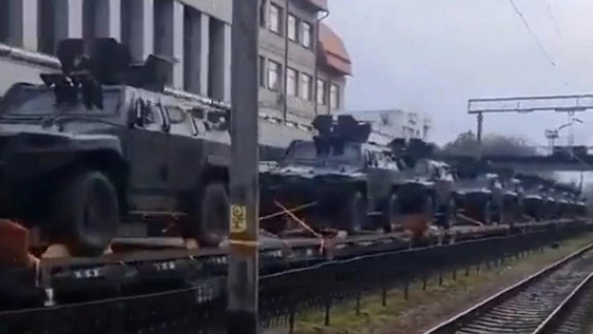 Un transport de vehicule militare blindate Cobra II a tranzitat România (Foto/Video)