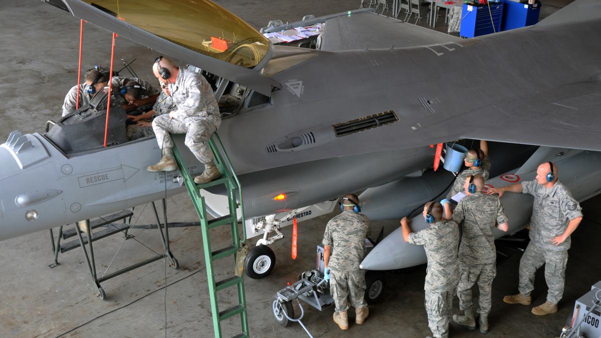 f-16-sua-mentenanta_36133700