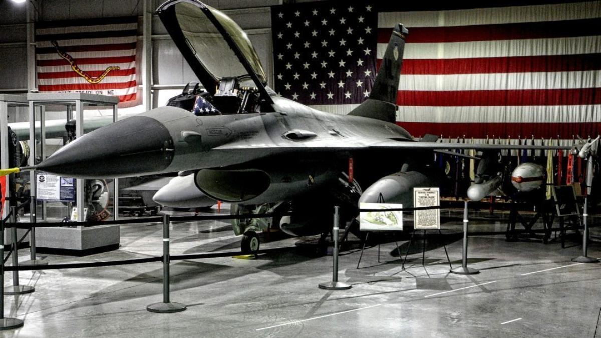 f-16-fighting-falcon_73549400