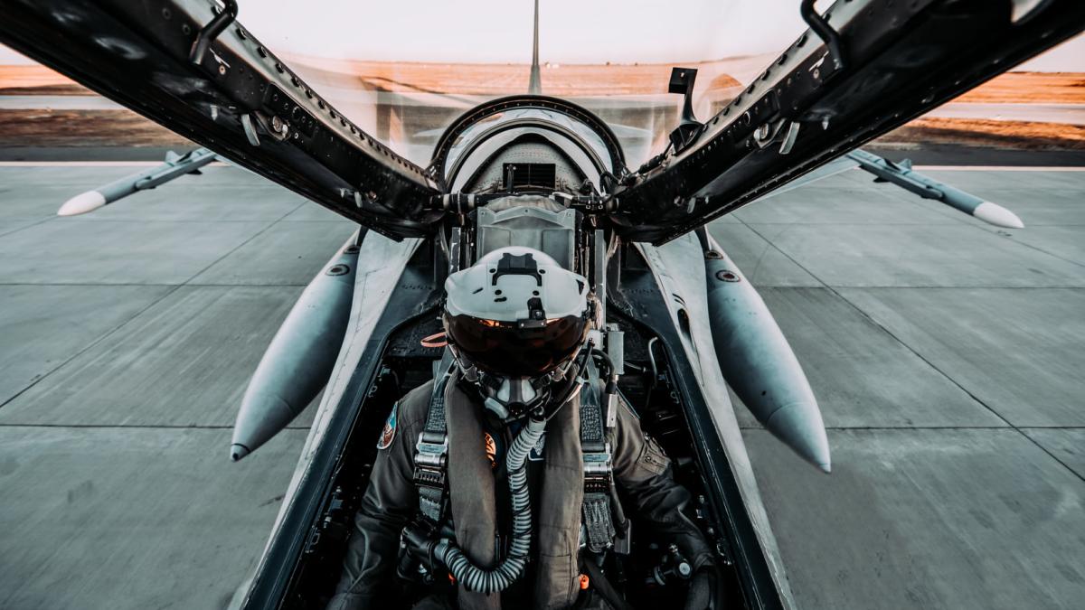 pilot-roman-romania_74315000