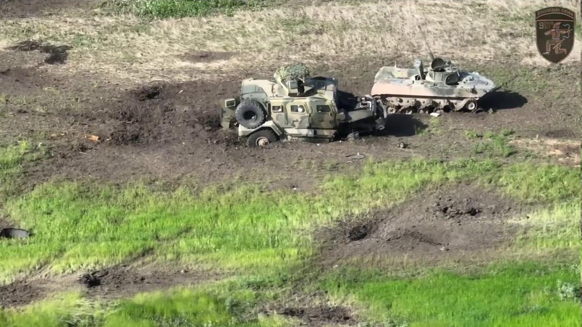 Convoi rus distrus de ucraineni, inclusiv blindate rare AMN-590951. Un pluton de mercenari ruși a fost capturat (Video)
