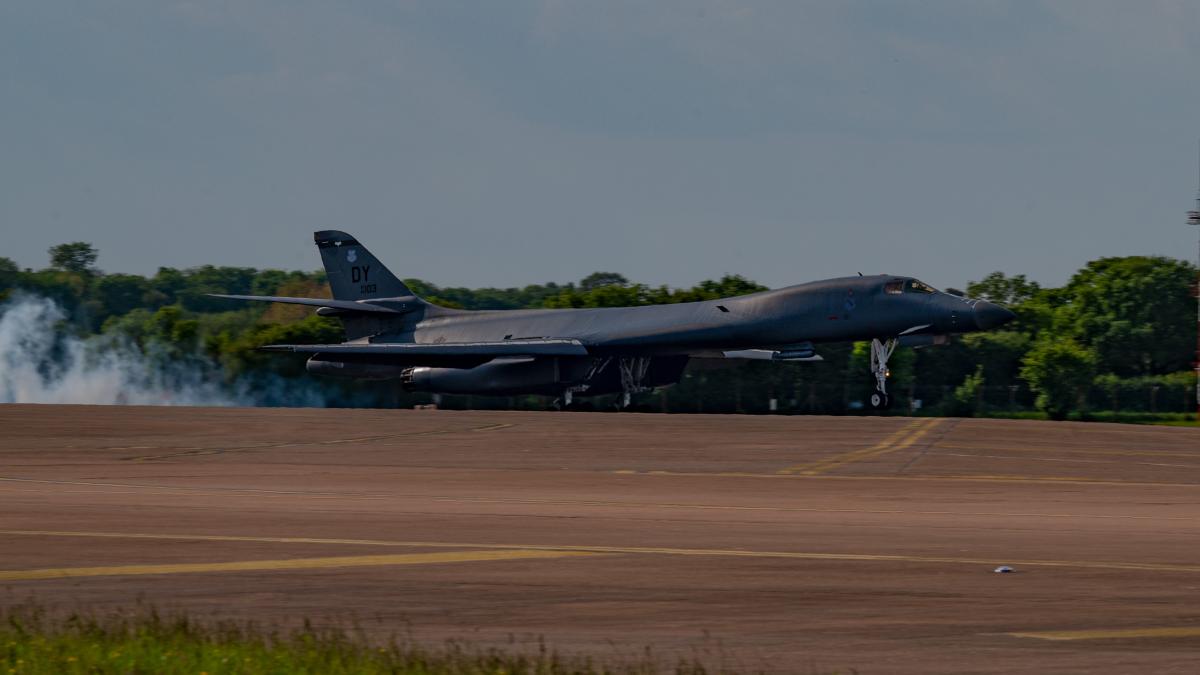 b-1b-lancer_25674700