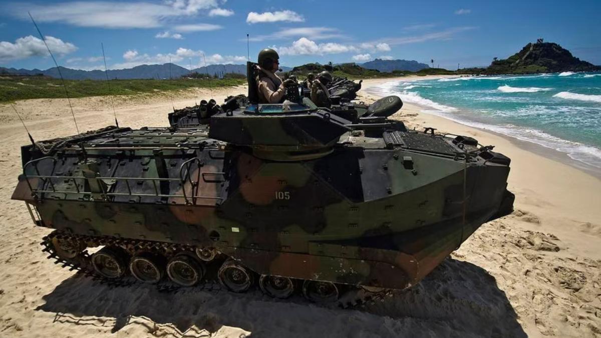 blindat-amfibiu-american_20154200