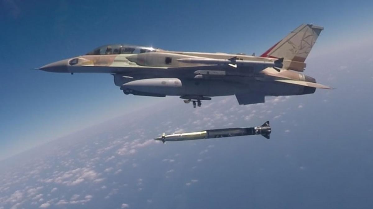 Am putea vedea rachete GMLRS lansate de HIMARS, dar integrate și pe avioane F-16 ucrainene? Există deja un precedent