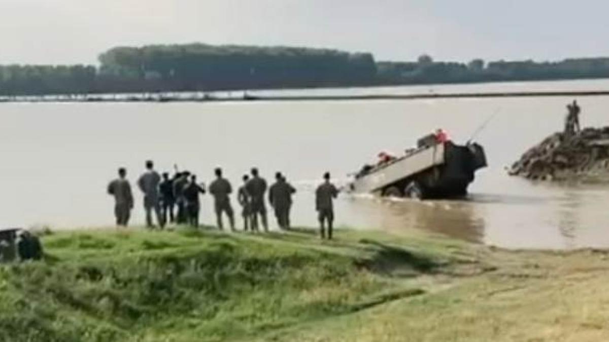 transportor-blindat-piranha3-scufundat-dunare_34429000