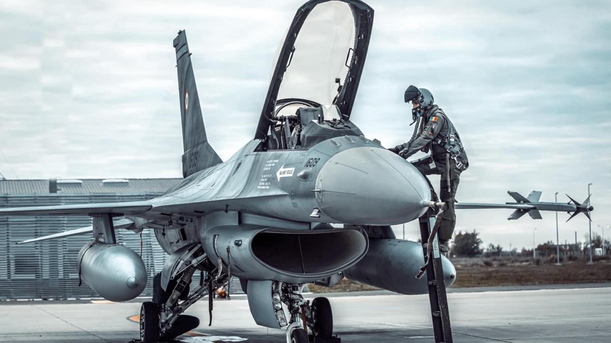 f-16-pilot-romania_41385400