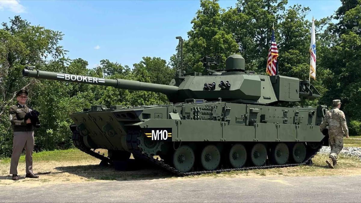 Programul militar Mobile Protected Firepower (MPF): U.S. Army l-a prezentat oficial pe fratele mai mic al M1A2 Abrams, tancul uşor M10 Booker