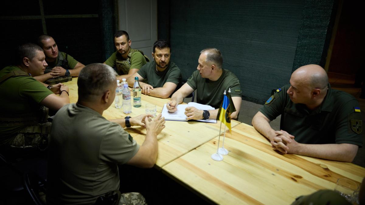 volodimir-zelenski-linia-frontului-bahmut_53251500