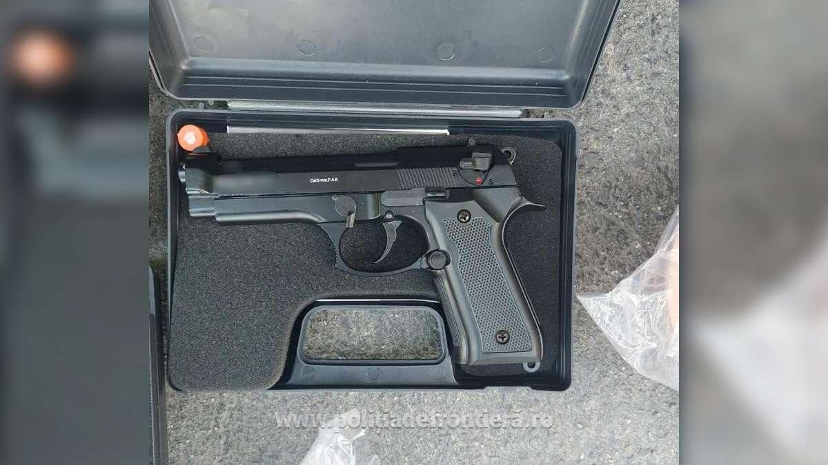 arme-neletale_supuse_autorizarii_descoperite-de-politistii-de-frontiera-intr-un-camion-in-isaccea_37152600