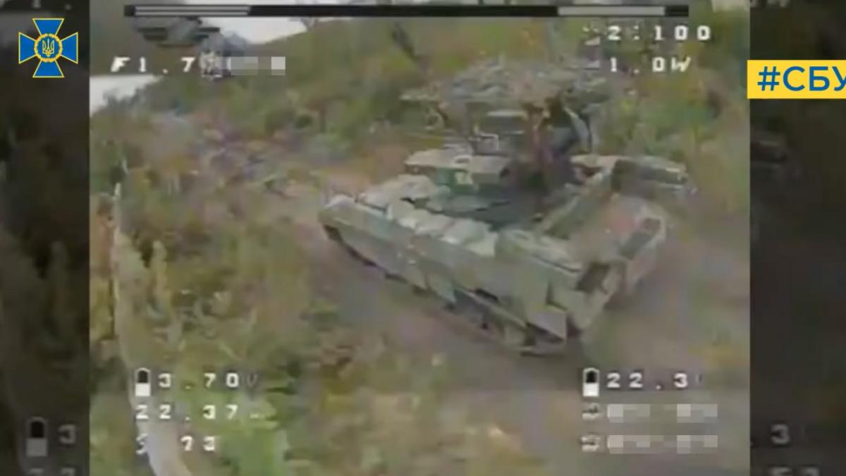 momentul-in-care-un-vehicul-de-lupta-rusesc-terminator-este-distrus-pe-frontul-din-ucraina_51050300