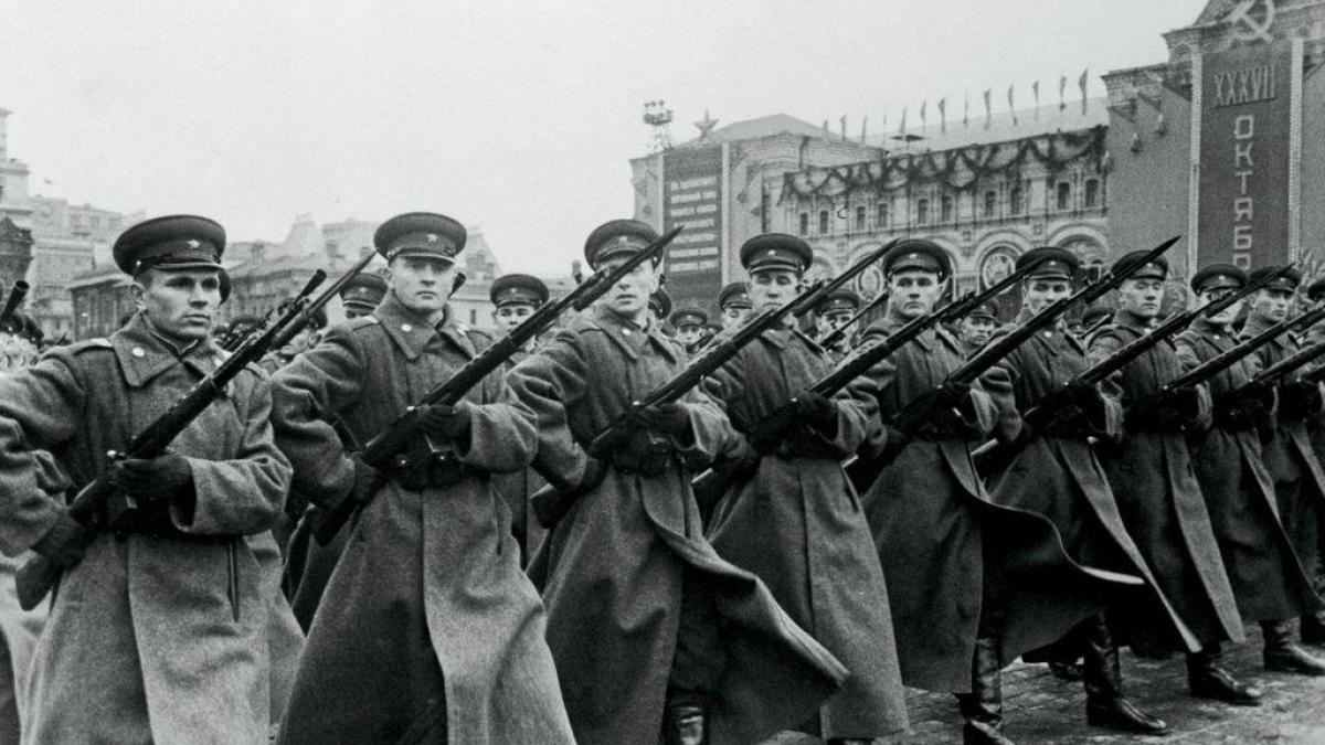 armata-rosie-soldati-sovietici_83999900