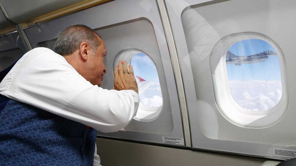 recep-tayyip-erdogan-avion_83416900