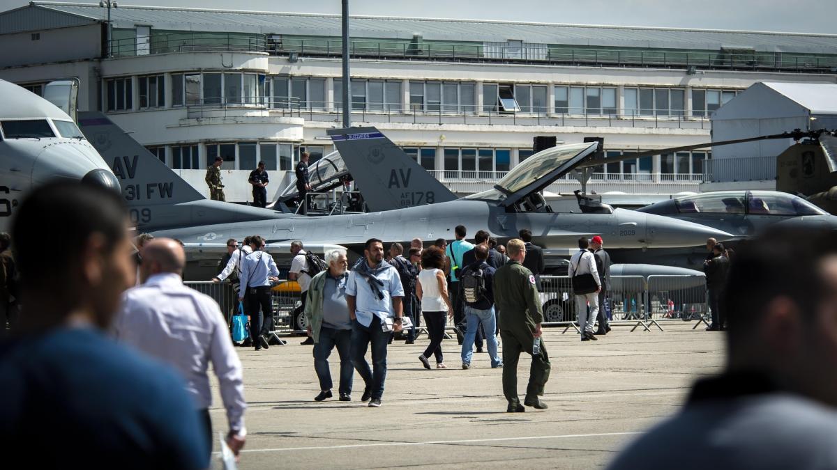 avion-f-16-expus-la-paris-air-show_66479200