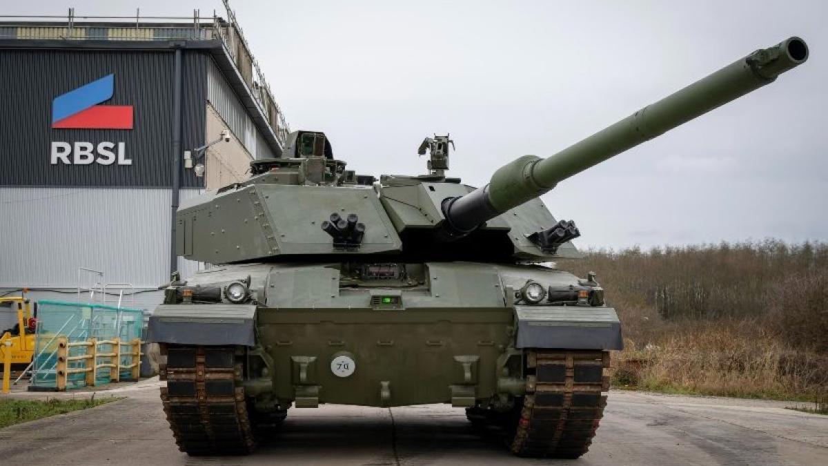 Un pas important către dezvoltarea tancului britanic Challenger 3 (Foto/Video): A fost prezentat oficial primul prototip realizat cu implicarea industriei germane