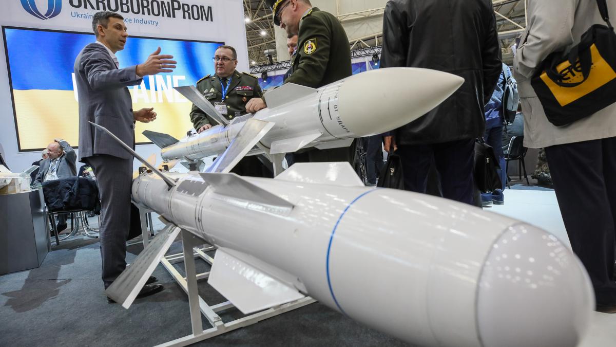ukroboronprom-stand-prezentare-rachete_58727300
