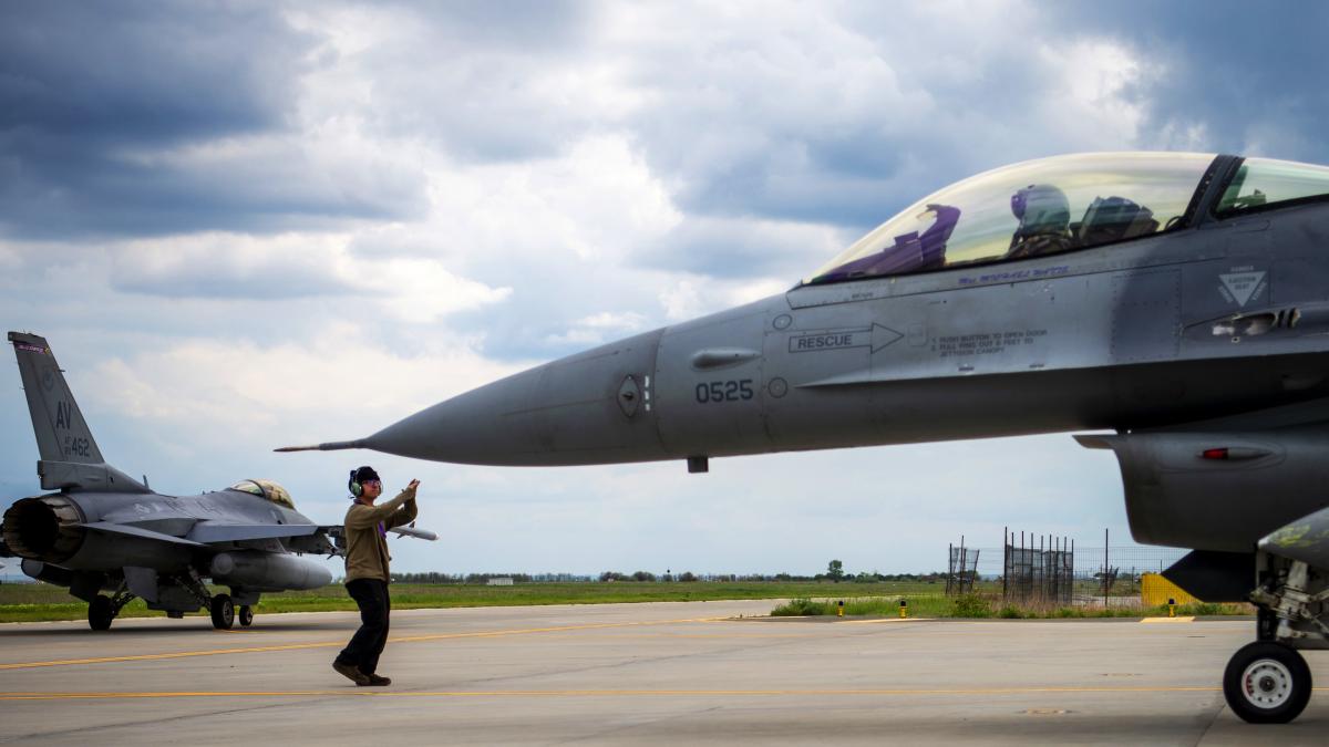 avion_f-16_falcon_45011000