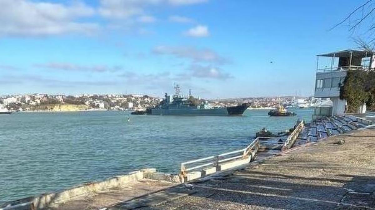 nava-rusa-de-desant-in-portul-sevastopol_43203600