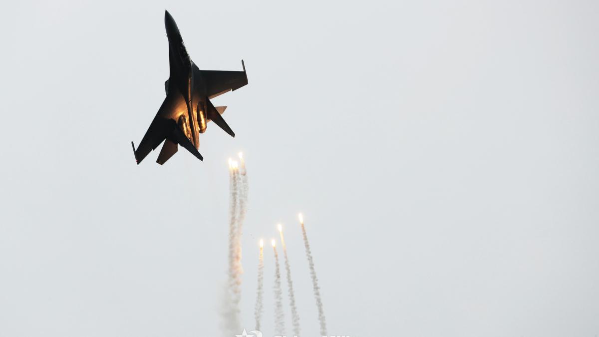 j-16-rachete-de-semnalizare-flares_76104100