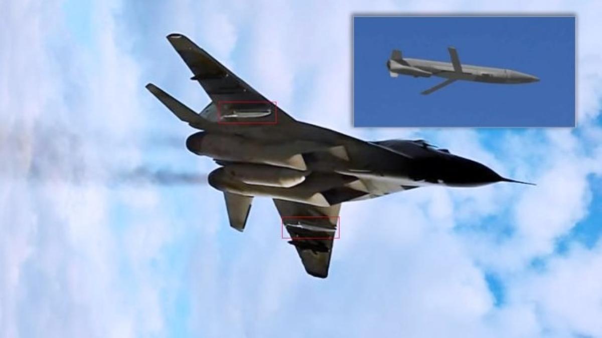 avion_mig-29_ucrainean_cu_munitie_mald_1_50261100