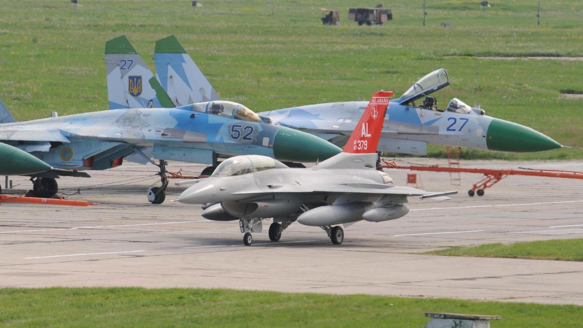 avion-f-16-langa-aeronave-su-27-ucrainene_64941100