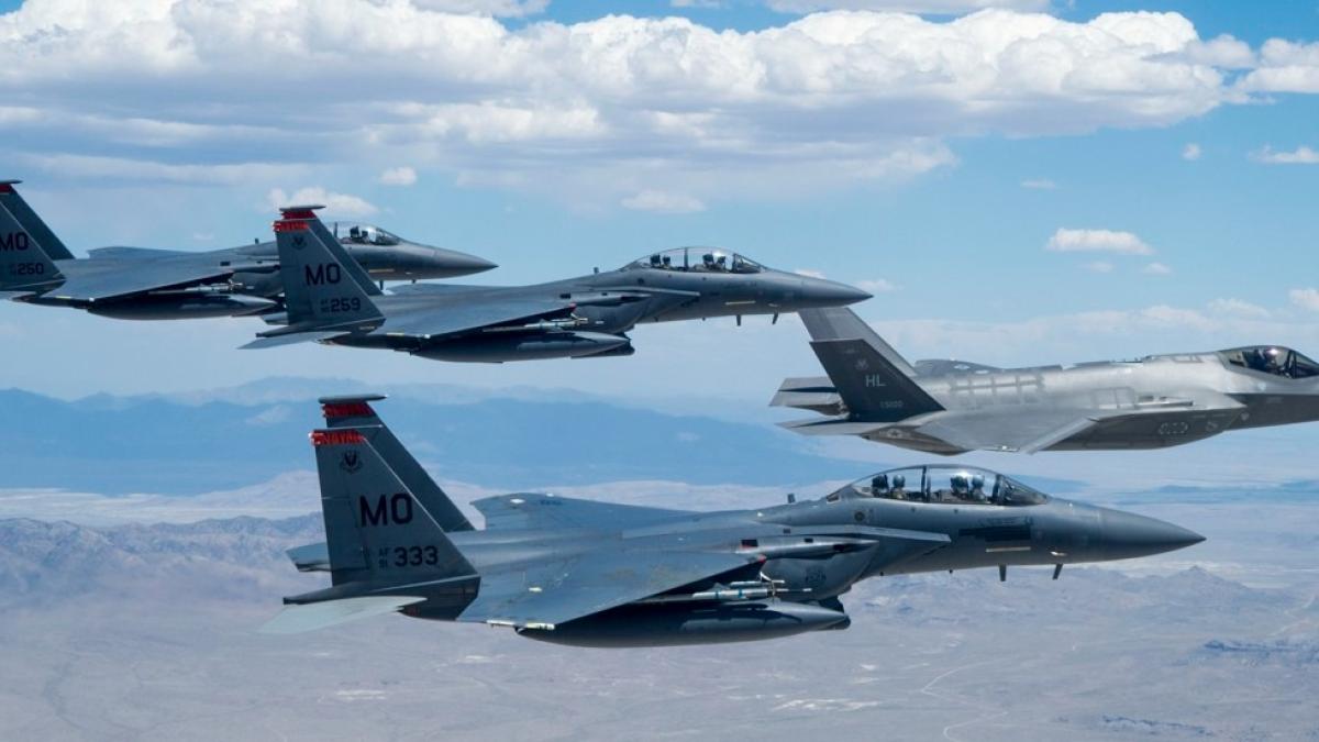 avioane-f-15_alaturi_de_f-35_17410600