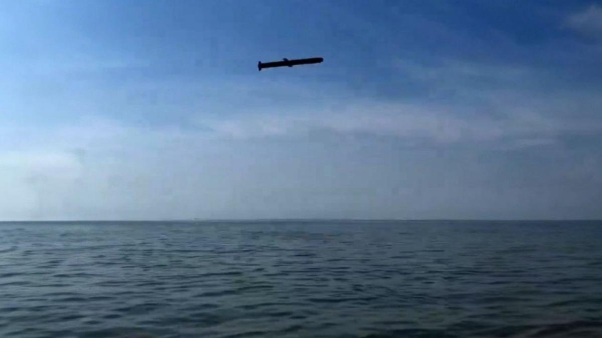 Momentul în care rachete de croazieră ruseşti zboară la joasă înălțime din Marea Caspică până în Marea Neagră, ţinta fiind Ucraina (Foto/Video)