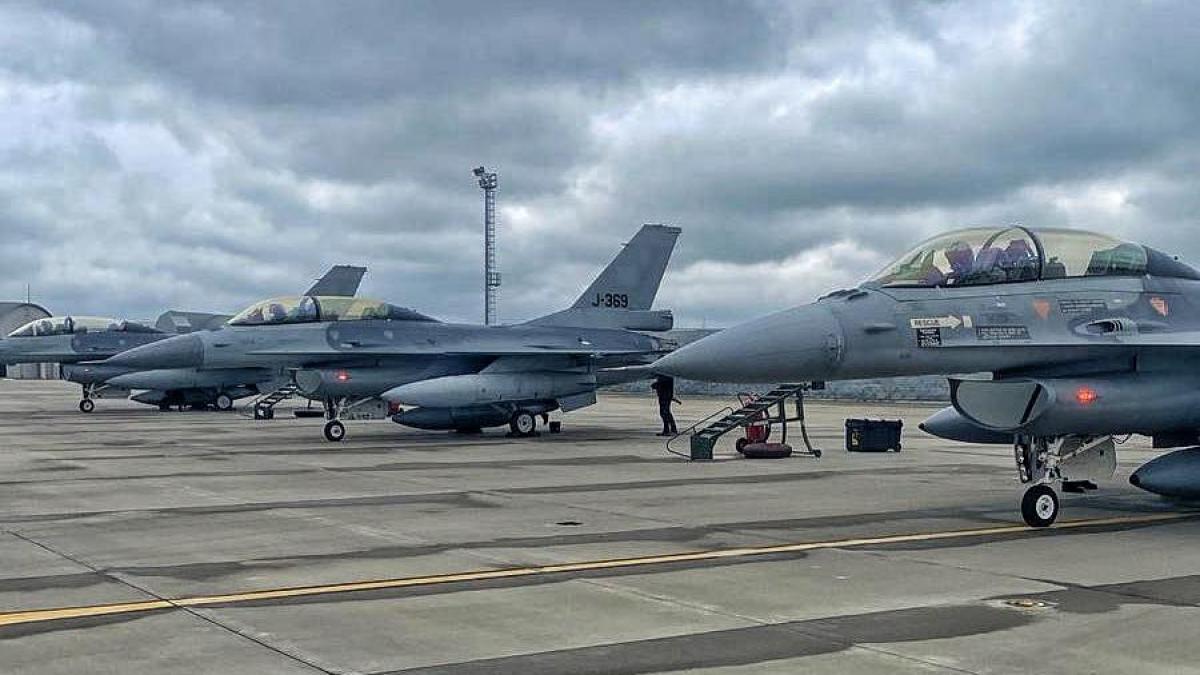 avioane_f-16_la_centrul_de_la_fetesti_09127800