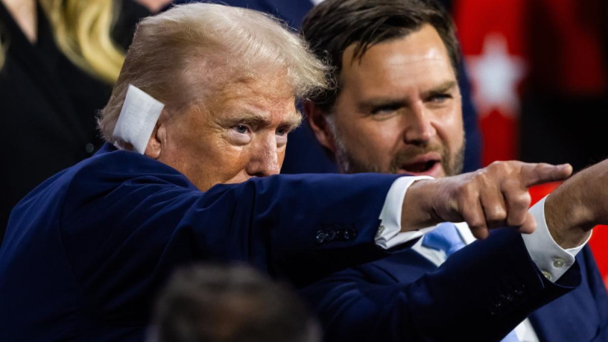 1-trump-vance_73795600