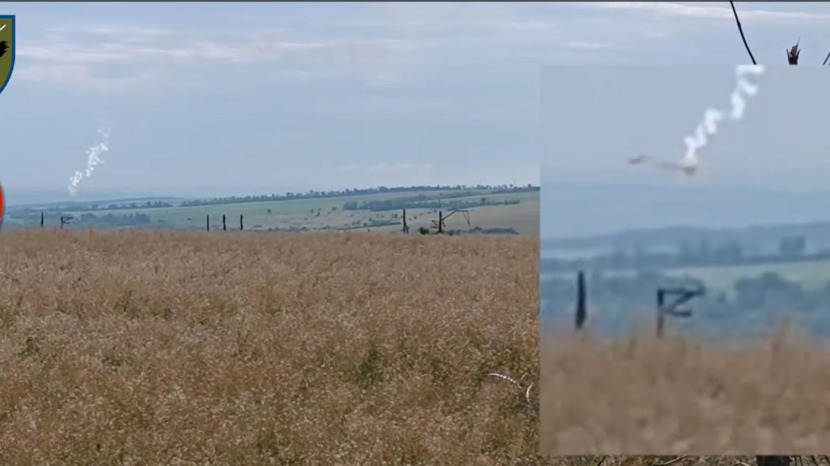 Un pilot rus a fost luat de val. Și de o rachetă, la propriu (Video). Imagini rare cu un Su-25, lovit în plin de un MANPAD ucrainean