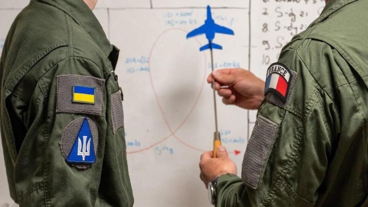 pilot-ucrainean-aflat-la-pregatire-in-franta-pentru-operarea-avioanelor-de-lupta-f-16_83065600