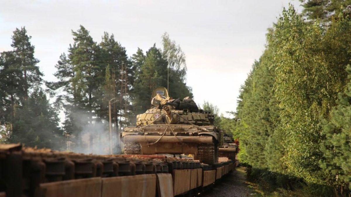 Republica Belarus a început să transfere tancuri la granița cu Ucraina (Foto/Video). Cu o zi înainte, în zonă au fost aduse sisteme de rachete sol-sol și sol-aer