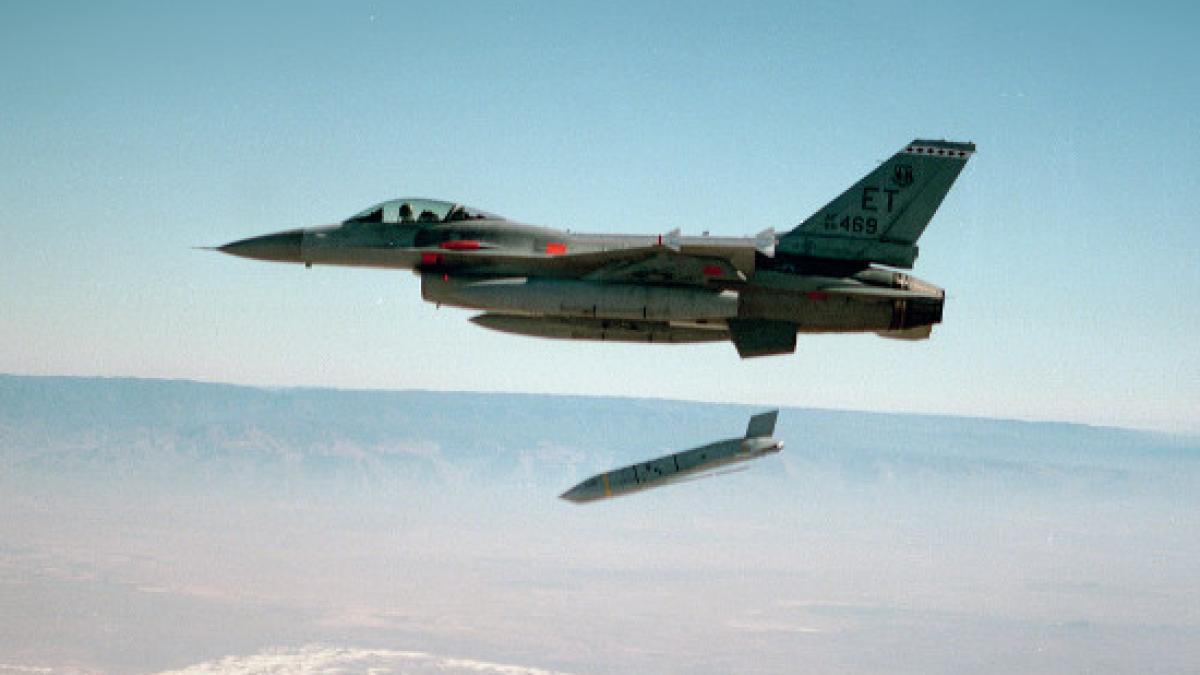 lansare-agm-158-jassm-f-16_00689800