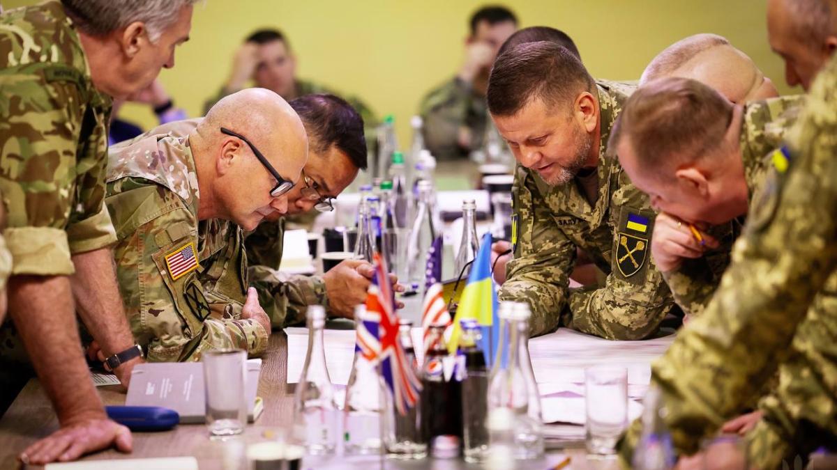 Fostul comandant șef al Forțelor Armate Ucrainene arată cu degetul către ''armatele NATO'': Au fost construite pe baza principiilor militare din epoca Războiului din Coreea