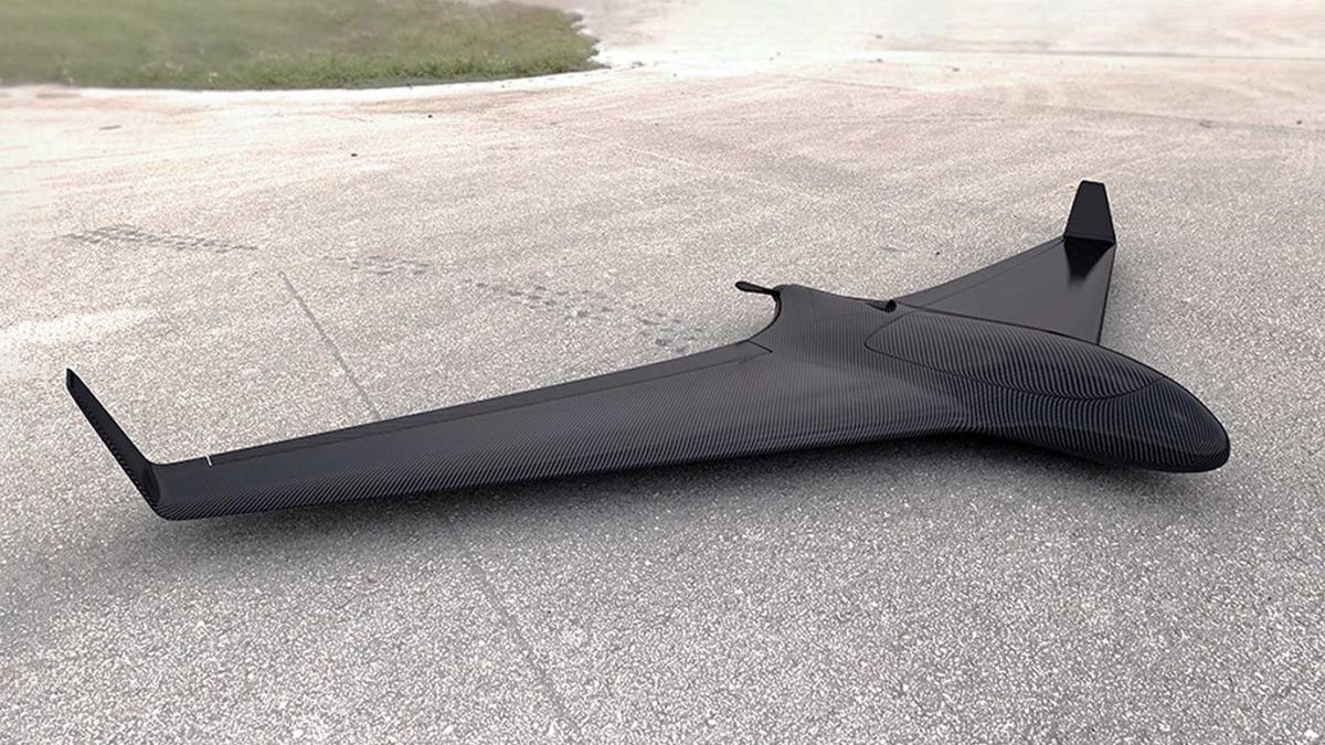 O companie din Ungaria vrea să stabilească noi standarde în aviație: Uaviator prezintă Phantom, o dronă cu caracteristici stealth capabilă să zboare 10 000 km