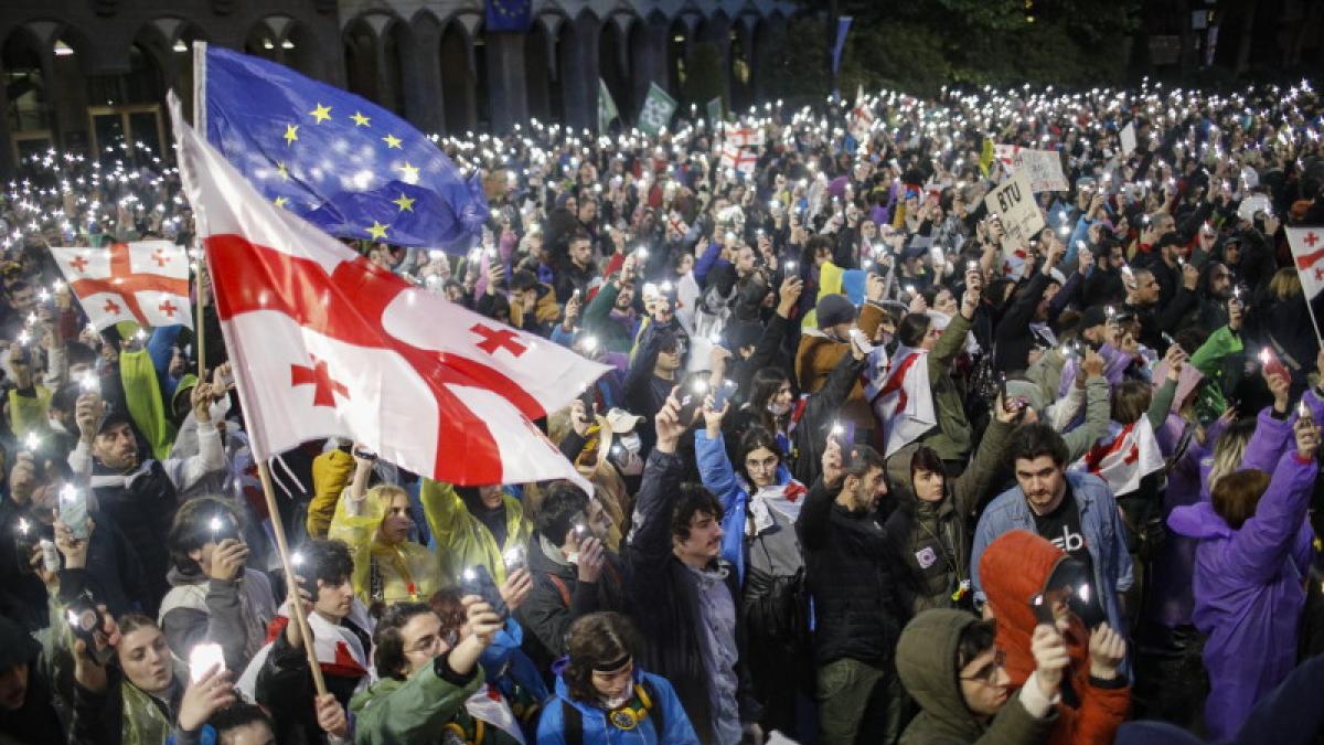 1-georgia-dupa-adoptarea-unei-legi-privind-agentii-straini_71198600_12219100