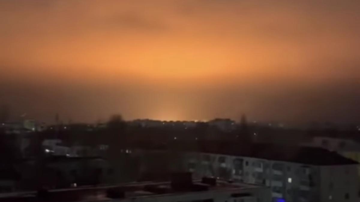 Arde, uite cum arde. Dronele ucrainene au atacat un depozit de petrol din regiunea Oryol din Rusia (Video)