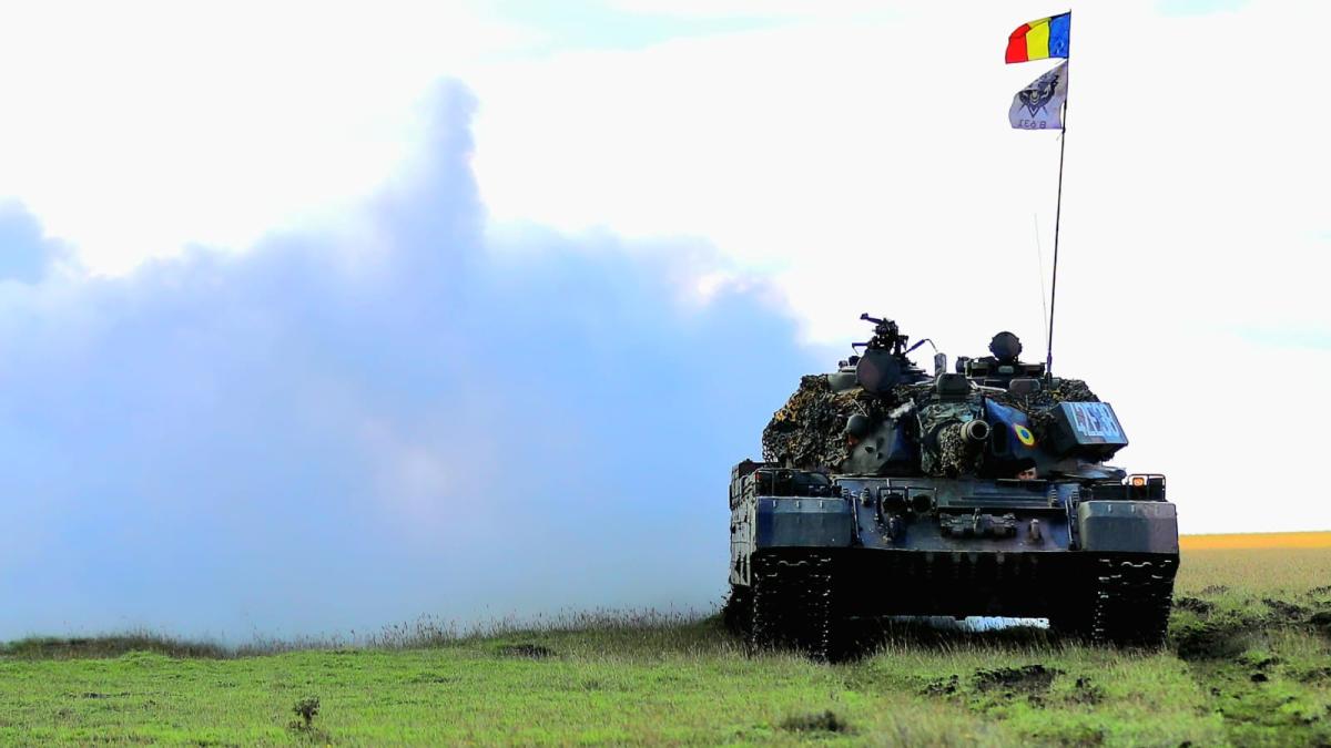 tr-85-m1-bizonul-constantin-apetroaei--constantin-enciu_19570600