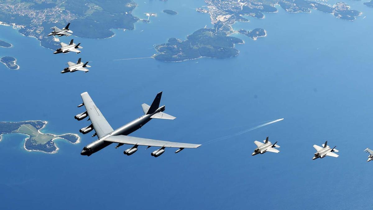 b-52-f-16-f-35_50120100