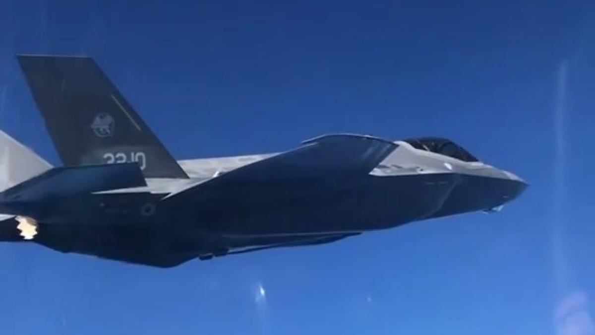 avion-f-35-vazut-din-cabina-unui-su-35_79125700