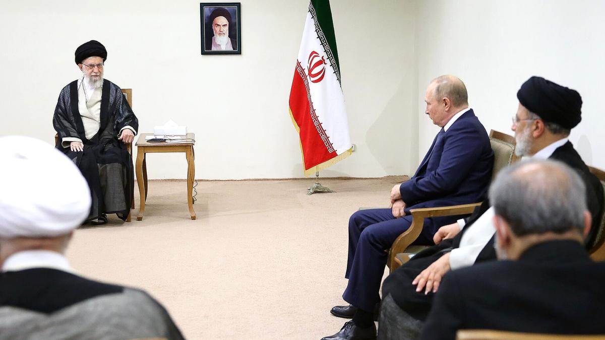 putin-ali-khamenei-iran_67701100